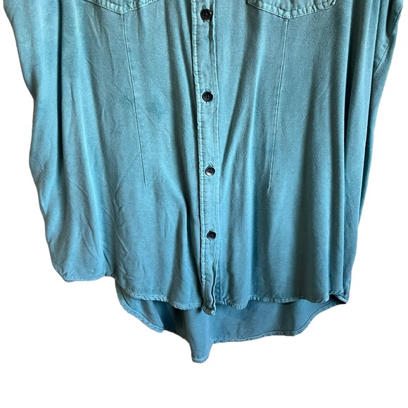 Rock & Republic Light Blue Sleeveless Button Up Size Small - Picture 5 of 7